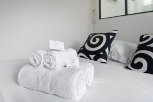 Appartements Le Petit Enclos - Appt climatise parking prive : photos des chambres