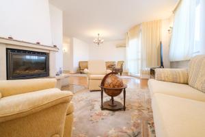 The Hill House Free Parking