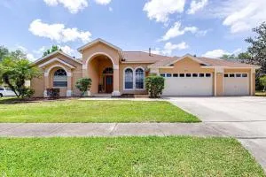 Spacious 4 Bed South Facing Pool Villa Near Disney - Clermont