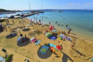 Villa with pool near beautiful sandy beach - by TRAVELER tourist agency Krk - ID 2506