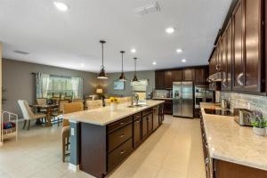 Stunning And Spacious 5 Bedroom Villa Near Disney