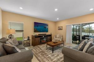 Stunning And Spacious 5 Bedroom Villa Near Disney