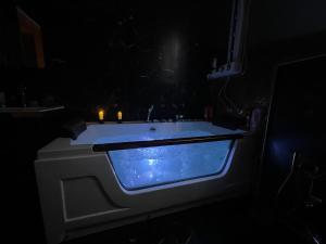 Luxury 5-Star Stay in Cairo Downtown Garden City - Steps from the Nile &Top Attractions