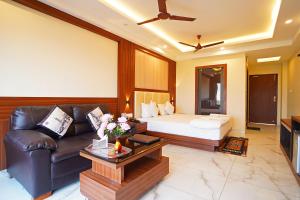 Royal Palace Beach Resort Walking Distance 1 Minutes