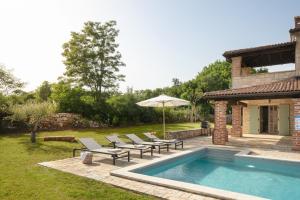 Rustic Villa Calluna & Cardamine with a pool