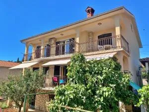 Apartments Santic - Sužan