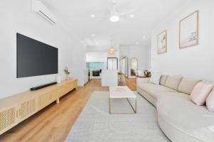 St Tropez Treasure - A Dazzling Beachside Resort Gem