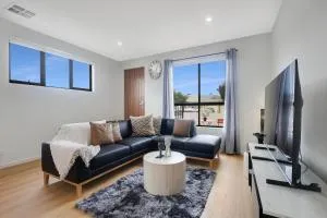 Henley Beach Escape - Seaton