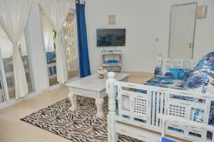 Cosy cottage 2 Marine Park at Malindi Beach