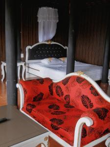 Phòng Giường Đôi Lớn Loại Sang (Deluxe Queen Room)