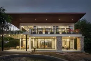 SaffronStays Camelot by the lake - 3 bedroom villa with lake view, games area and lake access - Bedla