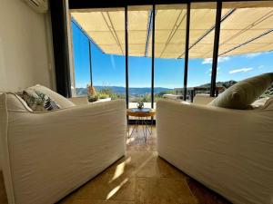 Villa dException avec Vue Panoramique et Piscine Chauffée