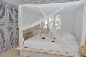 Cosy cottage 2 Marine Park at Malindi Beach