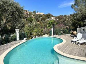 Villa Cigalou pour 8 personnes avec piscine chauffée et petite vue mer au domaine de Valcros à La Londe les Maures