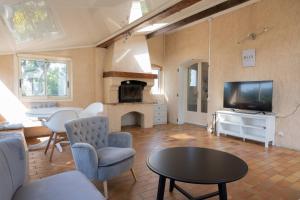 Villa Cigalou pour 8 personnes avec piscine chauffée et petite vue mer au domaine de Valcros à La Londe les Maures