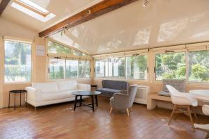 Villa Cigalou pour 8 personnes avec piscine chauffée et petite vue mer au domaine de Valcros à La Londe les Maures