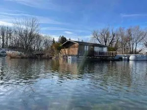 Na hrote ostrova Dobrodružné bývanie na hausbóte - Dunakiliti