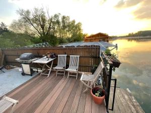 Na hrote ostrova Dobrodružné bývanie na hausbóte