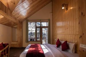 Crystal Mountain Jibhi