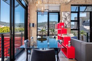 Manhattan-style 2-bedroom apartment