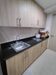 Near MOA at SHORE RESIDENCES 1BR with balcony -unlimited WIFI