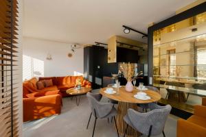 LUX RiverView Air-Conditioned Studio with Parking by Noclegi Renters