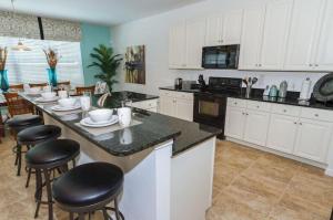 Luxurious 6 Bed Villa With South Facing Pool