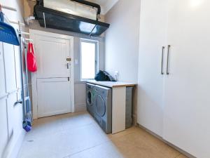 6 Selwyn Court - Beach Front