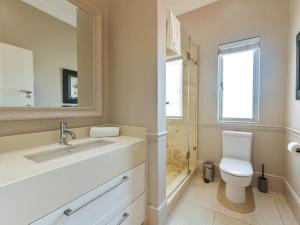 6 Selwyn Court - Beach Front