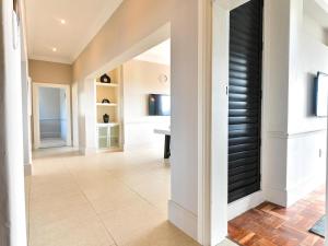 6 Selwyn Court - Beach Front