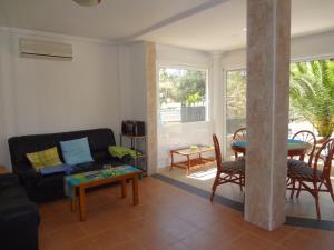 Apacible casa con terraza y piscina R19 by Novadesta