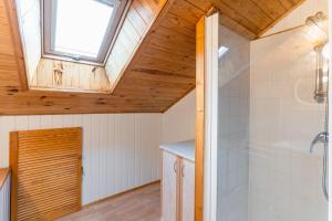 Chalets A 400m des pistes, confortable chalet pour 10 : photos des chambres