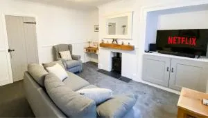 Newly Refurbished 2-Bed with Patio, Netflix & Wi-Fi - Shireoaks