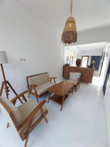 Double D Guesthouse and Villa