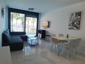 Moderno apartamento con terraza y vistas al mar R22 by Novadesta