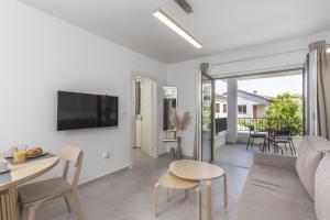 Apartments White and Green