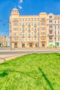 Polonia Residences 70- Top Locations --Off Piotrkowska Street -Theatres -Museums-Fabryczna Railway Station 3mins