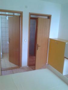 Zimmer in Luka mit Meerblick, Balkon, Klimaanlage, W-LAN 4659-3