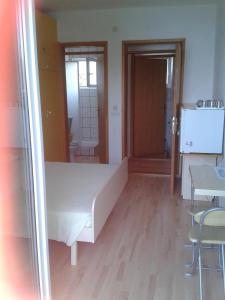 Zimmer in Luka mit Meerblick, Balkon, Klimaanlage, W-LAN 4659-3