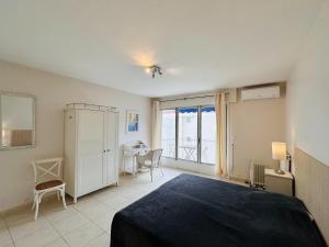 Two bedroom apartment on a high floor in the center of Cannes a few steps from the Croisette beaches - 2229