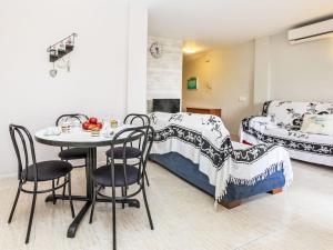 Apartment Rodoreda by Interhome