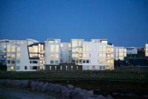 Beautiful and Luxurious Oceanfront Apartment - Álftanes