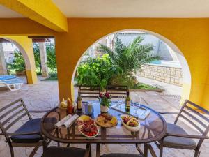 Holiday Home Sonja by Interhome