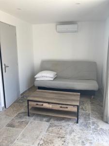 Appartements Studio neuf a la campagne a 10 minutes des plages de mediterranee : photos des chambres