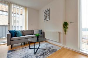 54 Woodpecker Way · Modern apartment near Addenbrookes Free parking Pass the Keys