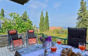 2 Bedroom Lovely Home In Brac 