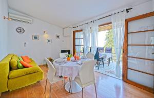 2 Bedroom Lovely Home In Brac 