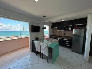Flat pé na areia à beira-mar