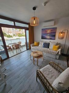 La Conchita by CASAS COCODRILO