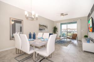 Elegant 2Bed Condo in Storey Lake Prime Location